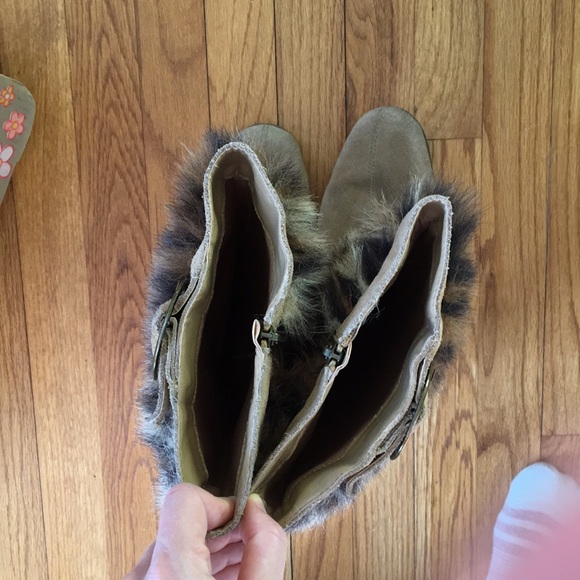 Colin Stuart Faux Fur Boots - Picture 10 of 12